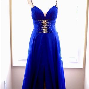 Jiovani Couture Gown Size 2/4!